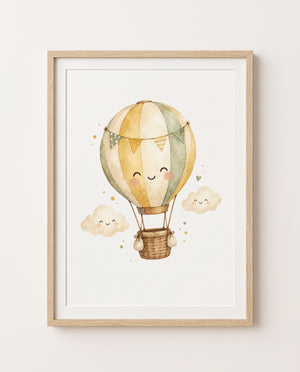 Poster Fröhliche Ballonfahrt mit lächelndem Heißluftballon und zwei Wolken im Rahmen