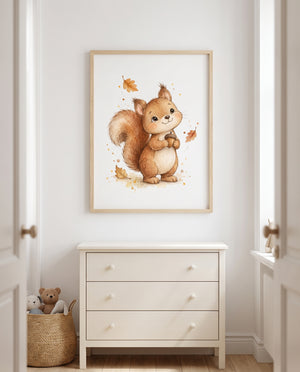 Eichhörnchen-Poster mit Eichel in einem skandinavischen Kinderzimmer
