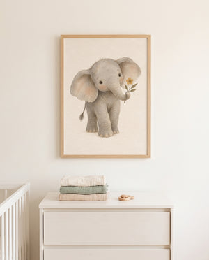 Poster mit jungem Elefanten in sanften Grau- und Beigetönen in einem minimalistischen Babyzimmer