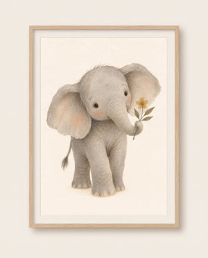 Gerahmtes Kinderzimmer-Poster mit jungem Elefanten und gelber Blume vor hellem Hintergrund