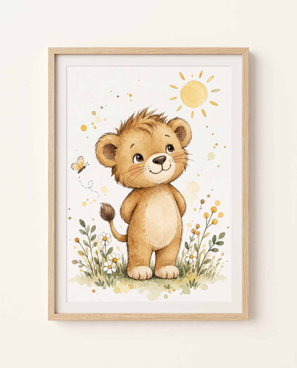 Gerahmtes Poster mit kleinem Löwen, stilisierter Sonne, Schmetterling und Pflanzen in warmen Naturtönen
