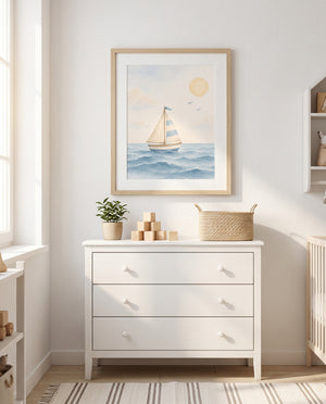 Segelboot-Poster in einem skandinavisch eingerichteten Kinderzimmer