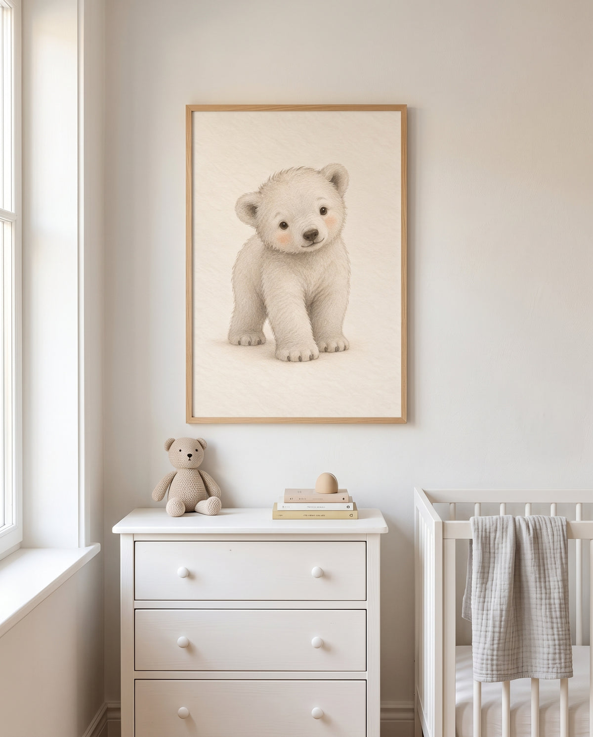 Eisbär-Poster mit neugierigem Blick in einem skandinavischen Kinderzimmer