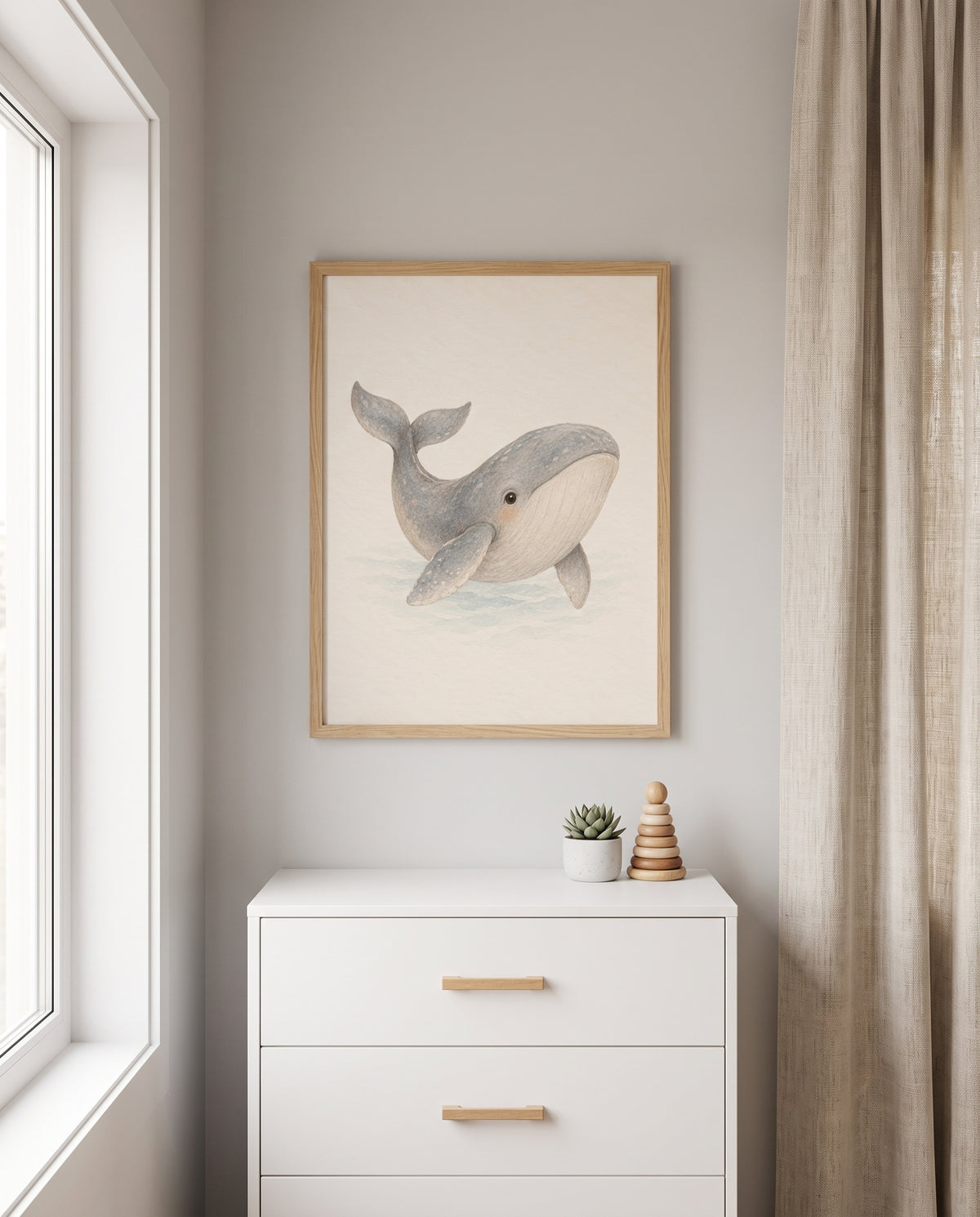 Poster mit sanftem Wal-Motiv in einem minimalistisch gestalteten Babyzimmer